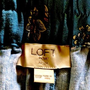 Beautiful flower patterned Linen skirt(55% linen 45% rayon) with pockets.